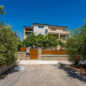 Mirela Apartment